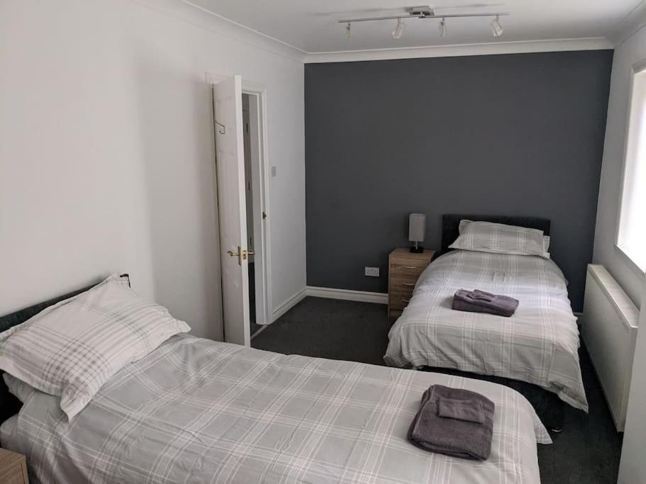 Teith Court Apartment With Private Parking. Стърлинг Екстериор снимка
